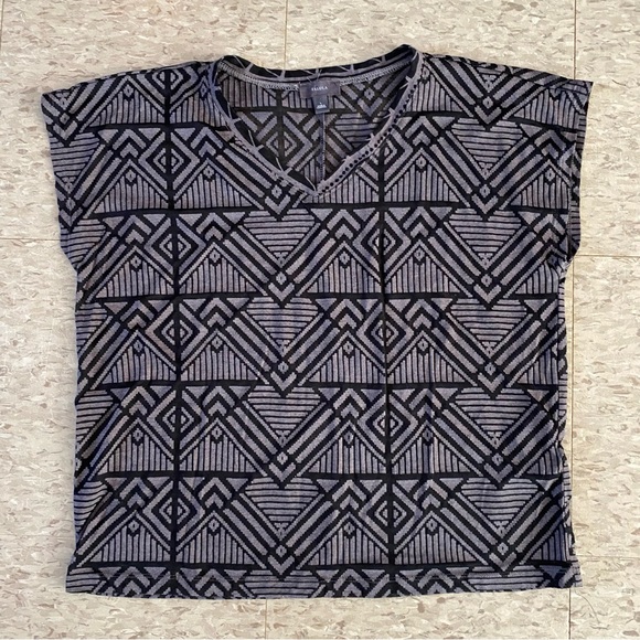 ARITZIA TALULA Gray Black Vneck T-Shirt Top Large - Picture 1 of 6